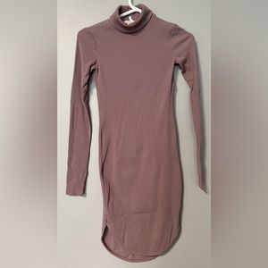 Super cute H&M Bodycon turtleneck dusty rose color dress size 2.